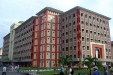 Di Bawah ITB, UIN Jakarta...
