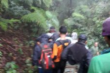 Enggan Dibantu Pemandu,...