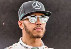 Gaya Jetset Lewis Hamilton...