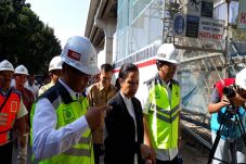 Dua Pekerja LRT Tewas,...