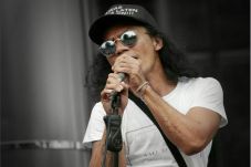 Kaka Slank Nikmati Surga...