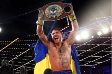 Vasyl Lomachenko Pertahankan...