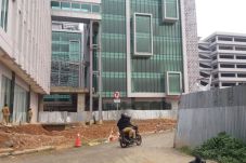 Penyidik KPK Periksa...