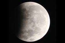 Puncak Gerhana Bulan...