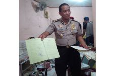 Polisi Geledah Rumah...