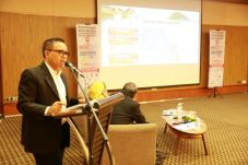 Bupati Anas Presentasikan...