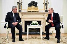 Putin Kunjungi Wilayah...