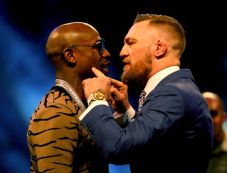 Arum Sebut Mayweather-McGregor...