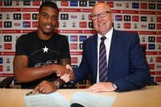 Mario Lemina Resmi Berseragam...