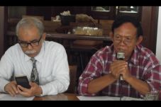 Dua Profesor Ini Akan...