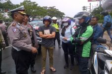Polisi Sisir Bahu Jalan...