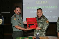 Pangdam Udayana Berikan...