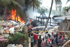 Rumah Hangus Dilalap...