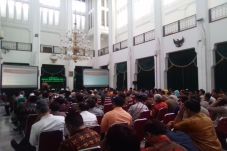 KPU Jabar Desak Bupati/Wali...