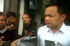 Ditantang Pilgub Jabar,...