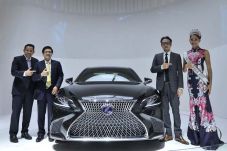 Lexus Luncurkan Sedan...