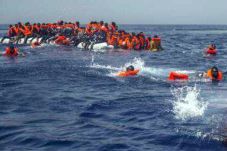 Ratusan Migran Diceburkan...