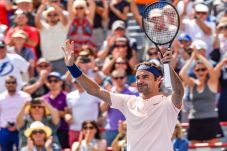 Roger Federer Melaju...