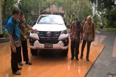 Toyota Fortuner Bidik...