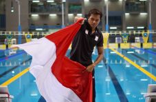 Siman Bawa Bendera Indonesia...