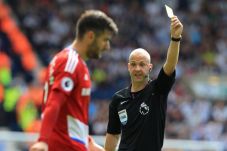 Wasit Kejam Pimpin Laga...