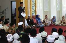 Jokowi Ajak Santri Jaga...