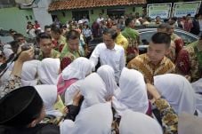 Jokowi Saksikan Jember...