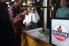 HUT Ke-33, Bandara Soetta...