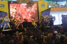 Adu Kuat Proteos Kingdom...