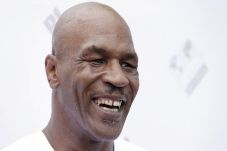 Mike Tyson Akan Stand...