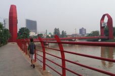 Tepi Kali Cisadane,...