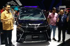 Toyota Voxy Mendapat...