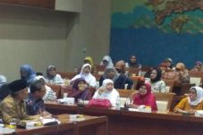 Ratusan Korban First...