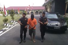 Sembunyi di Lokalisasi,...