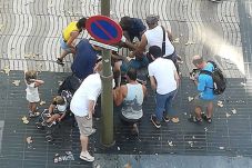 Kutuk Teror Barcelona,...