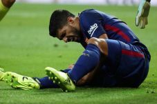 Cedera Lutut, Suarez...
