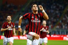 AC Milan Berpesta di...
