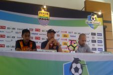 Gresik United Tebar...