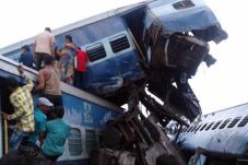 Kereta Tergelincir di...