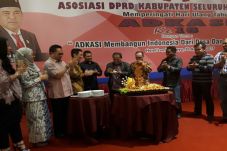 Tunjangan Naik, Anggota...