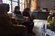 Kisah Pilu Gadis Belia,...