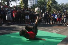 Hadir di Surabaya, Giant...