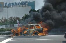Range Rover Terbakar...