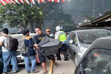 Si Jago Merah Hanguskan...