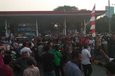 Besok, Sopir Taksi dan...