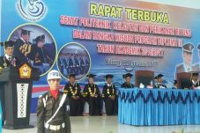 Wisuda Politeknik KP...