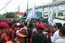 Buntut Bendera Merah...