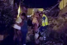 Gempa Hantam Pulau di...