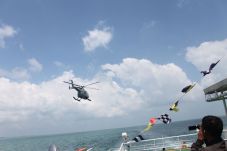Helikopter TNI AL Pantau...