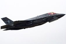 Lebih dari 100 Jet Canggih...